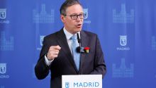 Feijóo propone a Alfonso Serrano, mano derecha de Ayuso, para organizar el Congreso del PP