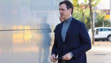 El PSOE fuerza cinco renuncias para aforar al presidente de la Diputación de Badajoz, investigado en la causa del hermano de Sánchez