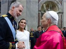 Los Reyes de España, presentes en la plaza de San Pedro para la misa de inicio del papado de León XIV