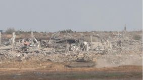 Israel permite la entrada de cinco camiones con ayuda en Gaza tras casi tres meses de bloqueo