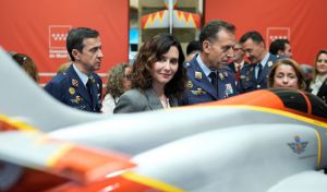 Ayuso homenajea a la Patrulla Águila: 'El pueblo de Madrid admira y quiere a su Ejército'