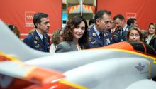 Ayuso homenajea a la Patrulla Águila: 'El pueblo de Madrid admira y quiere a su Ejército'