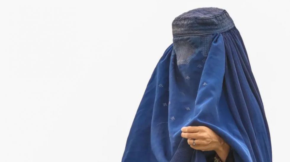 Junts fija posición contra el uso del burka o el niqab en el espacio público y del velo en las escuelas