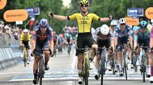 Giro Italia. Kooij se impone en Viadana en una mala etapa de Ayuso