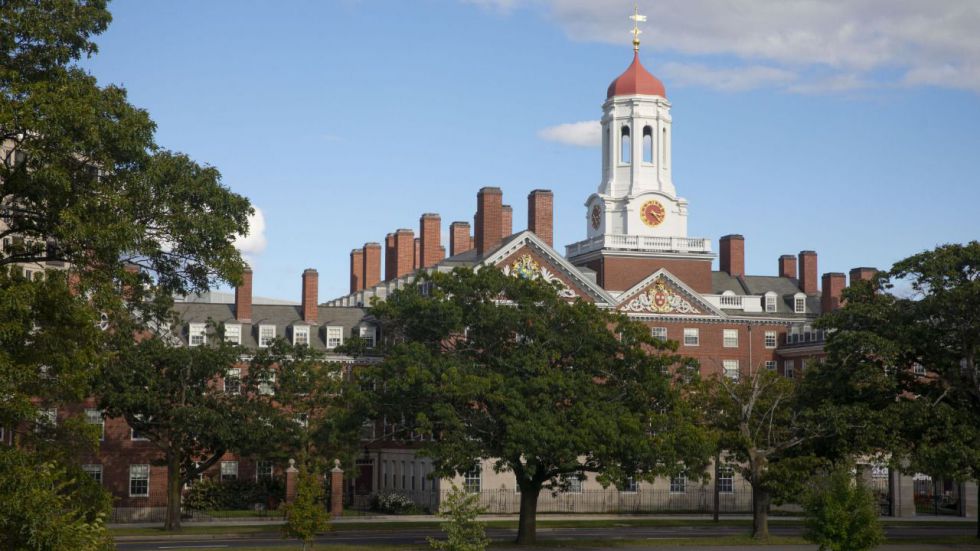 Un juez bloquea la prohibición a Harvard de matricular extranjeros