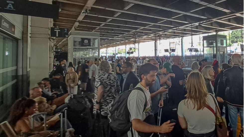 Cannes recupera la normalidad tras cinco horas de un apagón presuntamente intencionado