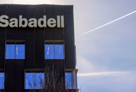 Economía tiene de plazo hasta el martes para elevar al Consejo de Ministros la opa sobre el Sabadell