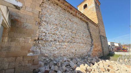 Se derrumba parte de un muro de la iglesia de San Andrés, joya del románico