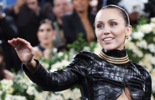 Miley Cyrus relata la grave infección que ha padecido: 'Mi pierna empezó a desintegrarse'