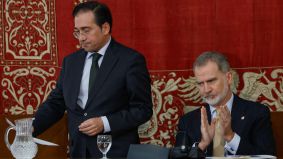 Albares reclama al cuerpo diplomático ante el Rey que trabaje por la oficialidad del catalán en la UE