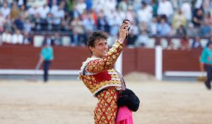 Una oreja 'in extremis' para Roca Rey y otra de justicia para Rafa Serna en Madrid