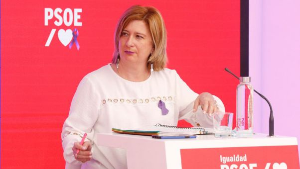Leire Díez atribuye su labor a un trabajo periodístico e intenta desvincularse de la dirección del PSOE.