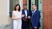 Ayuso recorre Velintonia antes de su nuevo uso como Casa de la Poesía