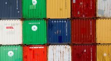 El déficit comercial de EEUU cayó un 55,5 % en abril