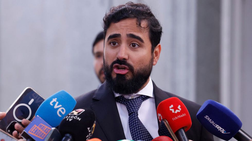 Alvise dice al juez que no actuó con mala fe cuando difundió la PCR falsa de Illa