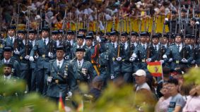 Las Fuerzas Armadas 'toman' Tenerife en un multitudinario desfile presidido por los Reyes