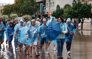 El tiempo: aviso en diez comunidades por intensas tormentas y lluvias
