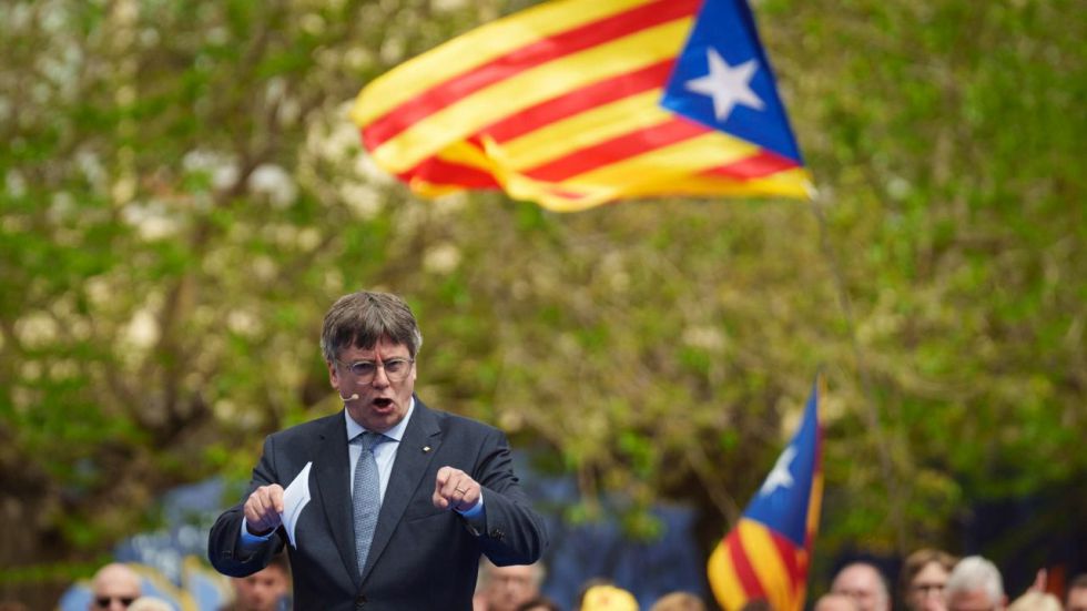 Amnistiados 35 cargos del Govern de Puigdemont procesados por organizar el 1-O