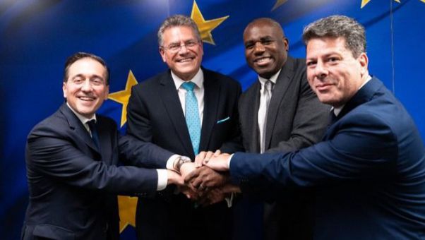El pacto supone la supresión de la 'verja', el fin de los controles entre La Línea y el Peñón, y un marco para la integración del territorio en el espacio 