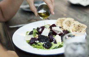 La dieta mediterránea y el deporte reducen un 59% el riesgo de tomar antidepresivos