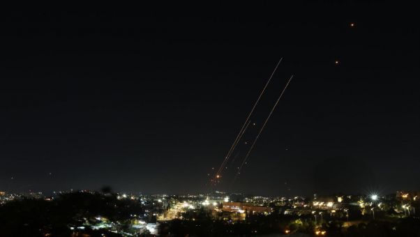 Al menos tres muertos y 38 heridos por la contraofensiva de misiles iraníes durante la noche.