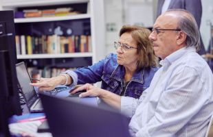 Talleres para hacer frente al edadismo impulsados por la Fundación 'la Caixa'