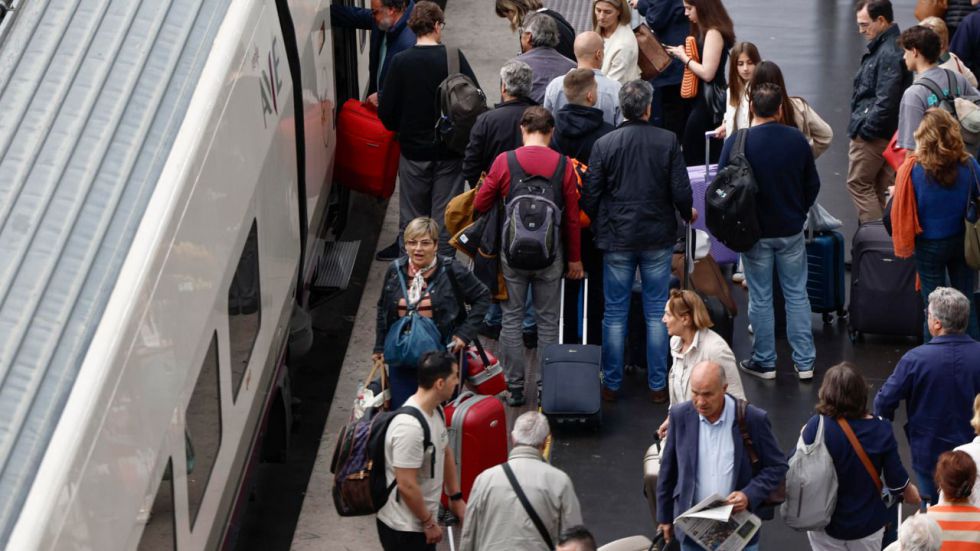 Retrasos y suspensiones en trenes de Málaga por un descarrilamiento
