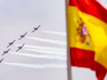 El Rey, junto a miles de personas, despide a la Patrulla Águila tras 40 años de servicio