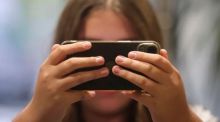 Aumenta el uso de pantallas en más de 11 horas semanales entre niños y adolescentes