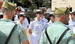 La princesa Leonor llega a Ceuta en el Blas de Lezo y acude a la sede de la Legión