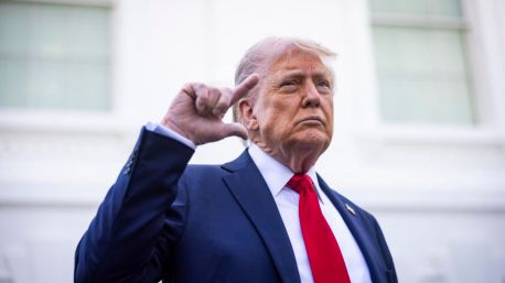 Trump dice que España 'siempre ha pagado muy poco' e insiste en el 5%