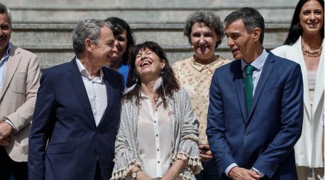 Zapatero piropea a Sánchez en el acto por los 20 años del matrimonio homosexual