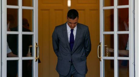 Tres exministros y ex altos cargos del PSOE piden a Sánchez que renuncie