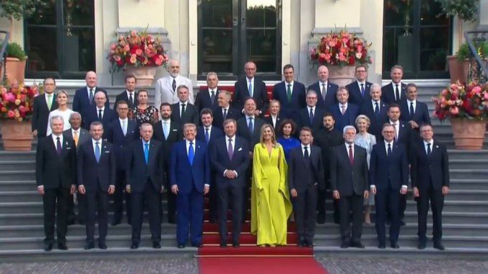 Sánchez y Trump, alejados en la foto de familia y en las mesas de la cena de bienvenida