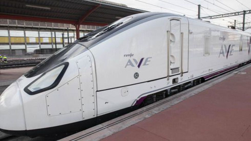 Un fallo eléctrico deja la línea de tren entre Madrid y Valladolid con una vía en uso