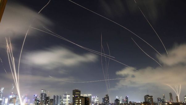 El presidente iraní lo confirma en un comunicado mientras que el Gobierno israelí levanta todas las restricciones y decreta la vuelta a la actividad comple