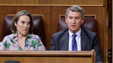 Reunión sorpresa de Feijóo y Abascal en el Congreso