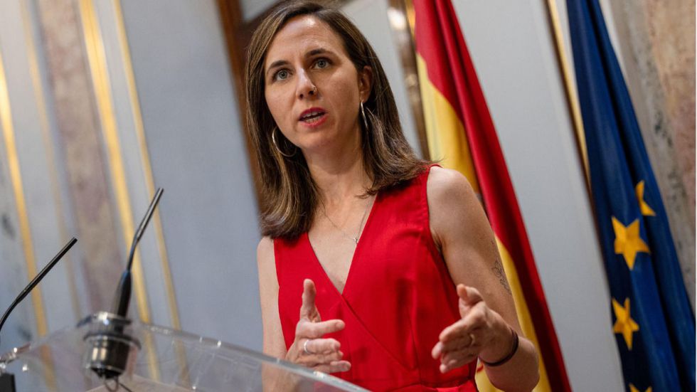 Podemos acusa a Sánchez de 'traicionar y mentir': 'Puede decir misa, pero la firma compromete a España'