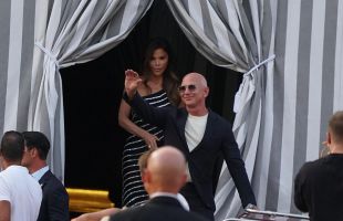 Jeff Bezos y Lauren Sánchez se dan el 'sí, quiero' en una polémica boda en Venecia