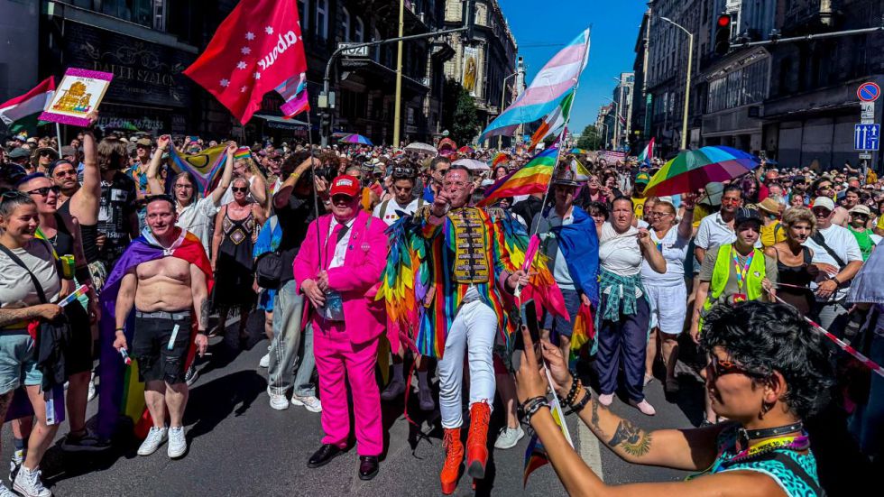 La organización cifra en 200.000 los participantes en la Marcha del Orgullo en Budapest
