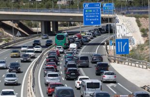 Interior presenta el dispositivo especial de Tráfico de verano