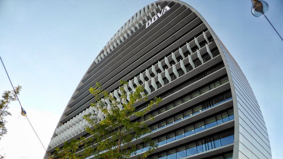 El BBVA sigue adelante con su opa sobre el Sabadell pese al veto del Gobierno
