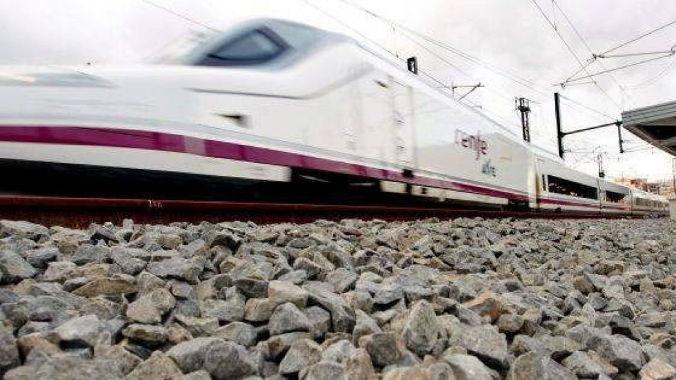 La alta velocidad entre Madrid y Andalucía, afectada por un problema de tensión