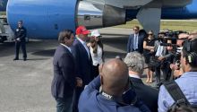 Trump y DeSantis inauguran el macrocentro de detención de inmigrantes 'Alligator Alcatraz'