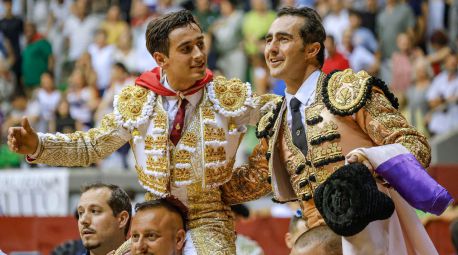Puerta grande para Ismael Martín y El Fandi en una tarde triunfalista en Burgos