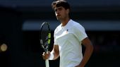 Wimbledon. Alcaraz somete a una promesa del tenis inglés rumbo a tercera ronda