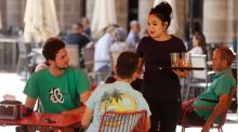 La hostelería y el comercio tiran del empleo: 21,86 millones de afiliados