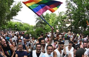 Miles de personas celebran el Orgullo en la gran marcha de Madrid