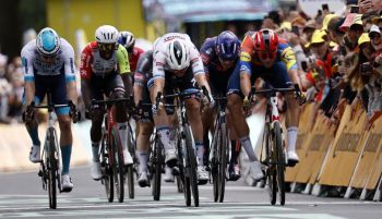 Tour Francia. El ajustadísimo triunfo de Merlier que necesitó la foto finish