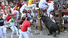 Peligroso segundo encierro de los Sanfermines con un toro suelto y rezagado